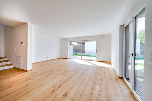 Wohnzimmer - 5 Zimmer Reihenendhaus in Forstern