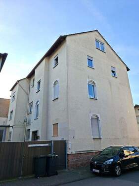 Haus Seitenansicht - 2 Zimmer Mehrfamilienhaus, Wohnhaus zum Kaufen in Bischofsheim