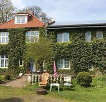 In Strandnähe und idyllischer Alleinlage: Großes Bauernhaus mit Nebengebäuden, gr. Garten, Paddock und Stallungen – in Strand- und Stadtnähe - Lübeck Kücknitz