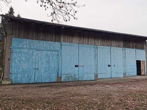 Diese große Lagerhalle bietet Ihnen verschiedene Nutzungsmöglichkeiten bietet ( Autos, Werkstatt, Tierhaltung...) - 