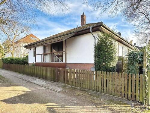 Seitenansicht rechts - 4 Zimmer Bungalow zum Kaufen in Hannover