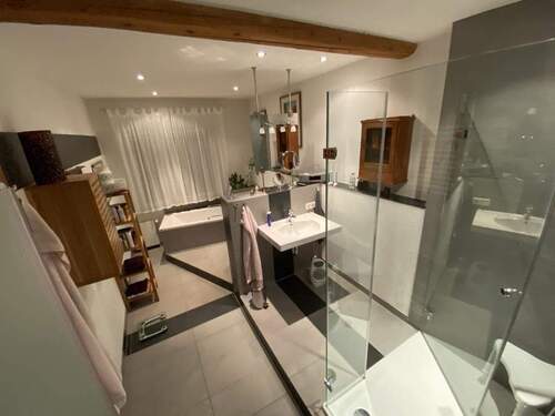 EG-Bad - 1 Zimmer Mehrfamilienhaus, Wohnhaus in Villingen-Schwenningen