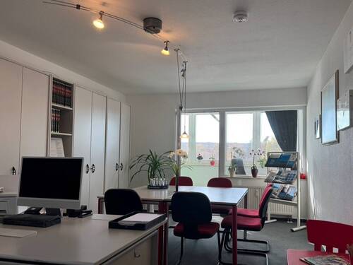 Büro - Büro im 1. OG Aufzug, Balkon zur individuellen Nutzung mit TG-Stellplatz