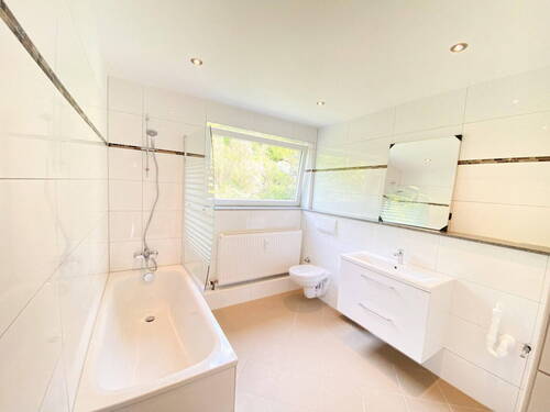 Badezimmer - 2 Zimmer Etagenwohnung zur Miete in Düsseldorf