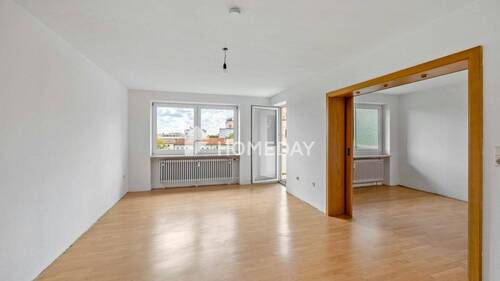 Wohnzimmer 1 - Helle 4-Zimmer-Etagenwohnung mit Loggia und Tiefgaragenstellplatz