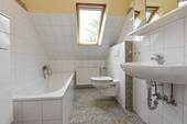 Duschbad mit Dachfenster - 