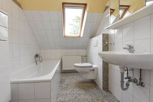 Duschbad mit Dachfenster - 