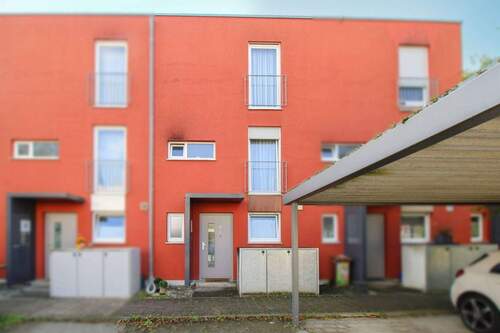 Hausansicht - Modernes RMH von 2011 in familienfreundlicher Lage - gepflegt, solide ausgestattet mit Garten