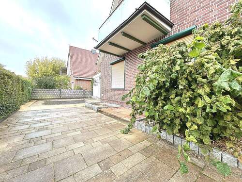 Vorplatz - 7 Zimmer Einfamilienhaus in Stade