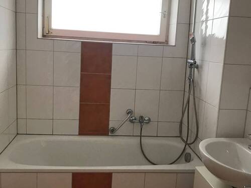 Badezimmer.JPG - Etagenwohnung mit 87,00 m&sup2; in Clausthal-Zellerfeld zur Miete