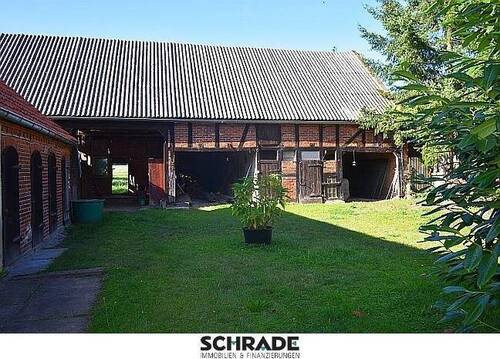 Eine Scheune darf nicht fehlen... - 8 Zimmer Mehrfamilienhaus, Wohnhaus in Altmärkische Höhe