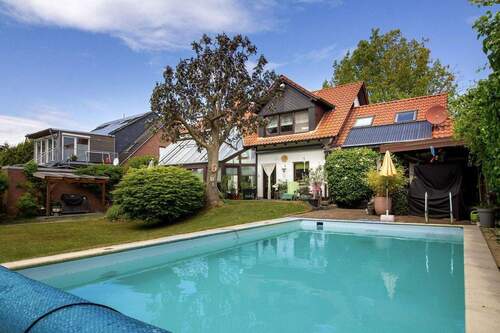 Bild 1 - Einfamilenhaus mit traumhaftem Grundstück