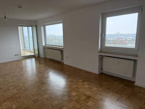 Wohnzimmer 1 - 2 Zimmer Etagenwohnung zum Kaufen in Nürnberg-2