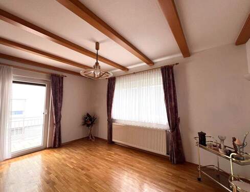 Wohnzimmer - 5 Zimmer Einfamilienhaus in Wolnzach