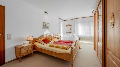 1. OG Schlafzimmer 1 - 