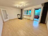Wohnzimmer - 3 Zimmer Etagenwohnung zum Kaufen in Böblingen