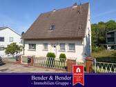 Straßenansicht - Teilvermietetes Zweifamilienhaus in guter, zentraler Wohnlage von Hamm a.d. Sieg (Rlp)!