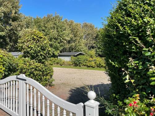 Zufahrt zum schönen Grundstück - 4 Zimmer Doppelhaushälfte zum Kaufen in Sylt