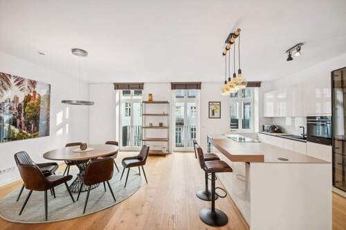 Einladendes Ambiente, Küche, Ess- und auch Wohnbereich sind fließend miteinander verbunden - Exklusives Wohnen vereint mit urbaner Lebensqualität