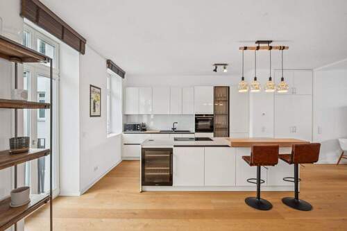 Moderne offene Wohnküche - 4 Zimmer Etagenwohnung zum Kaufen in Berlin