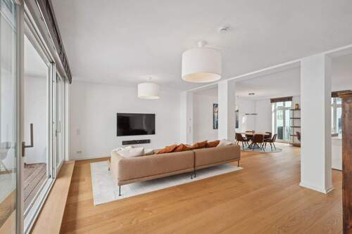 Einladendes Ambiente, Küche, Ess- und auch Wohnbereich sind fließend miteinander verbunden - Etagenwohnung mit 206,00 m&sup2; in Berlin zum Kaufen