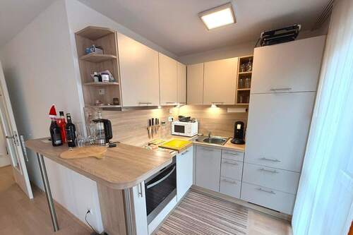 Moderne vollausgestattete Einbauküche - 1 Zimmer Etagenwohnung in München