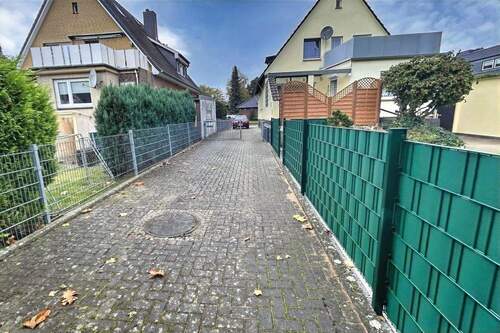 Auffahrt - 5 Zimmer Einfamilienhaus in Lübeck
