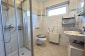 Gäste-WC mit Dusche - 