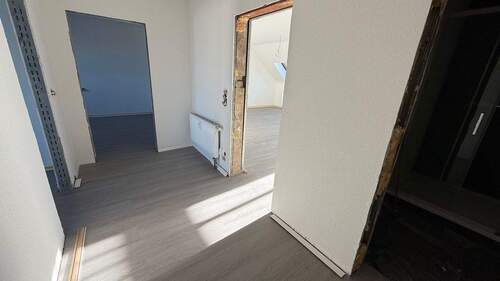 Flur - 3 Zimmer Etagenwohnung zur Miete in Chemnitz