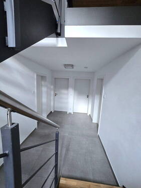 helles Treppenhaus Flure im UG - 