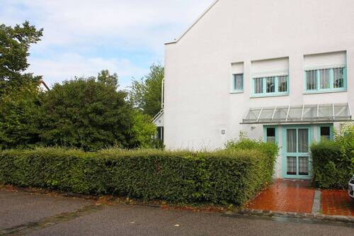 Eigener Eingang - Wie im eigenen Haus: 3-Zimmer-Wohnung mit Garten, Hobbyraum und viel Potential