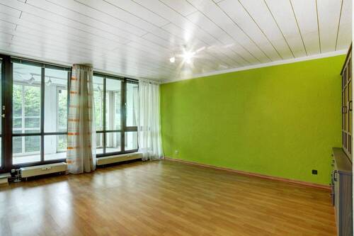 Wohnzimmer mit Wintergarten - 3 Zimmer Etagenwohnung in Garching bei München