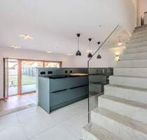 Exklusives Wohnen: Modernes Einfamilienhaus (2020) mit großem Garten in Griesheim