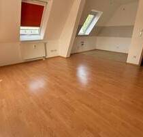 Am Heimgarten im DG ! Bad mit Fenster + Dusche offene Küche - Chemnitz Gablenz