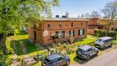 Außenansicht Drohne 10 - Historisches Haus mit großem Grundstück samt Scheune, Stallungen und viel Freiraum