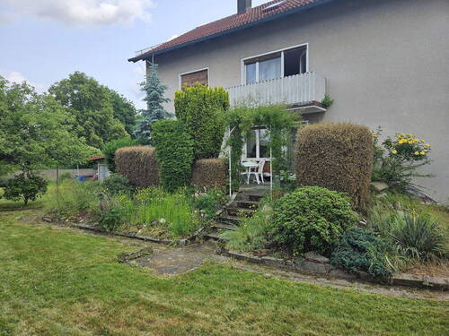 Westseite mit 16 qm Terrasse - 1 Zimmer Mehrfamilienhaus, Wohnhaus in Altenstadt a.d. Waldnaab