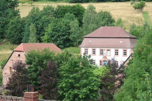 Exklusiver Gutshof mit Wiesen - Historisches HofgutBauernhof mit Wiesen und Wald