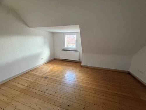 Wohnbereich - Energetisch sanierte 3 ZKB-Dachgeschosswohnung in Homburg, Schillerstraße 11