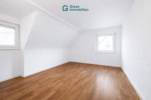 Schlafzimmer 2 OG - 4 Zimmer Mehrfamilienhaus, Wohnhaus in Stuttgart