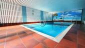 Schwimbad - Bild 1 - !!! ImmoPoint !!! ALTENGERECHTES Wohnen mit SCHWIMMBAD + SAUNA + BALKON + TERRASSE + 2 GARAGEN ... !!!