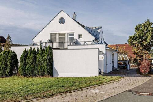 ...von Osten mit Carport und... - 