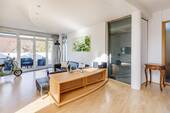 ...Zugang zur Schwimmhalle ..... - 