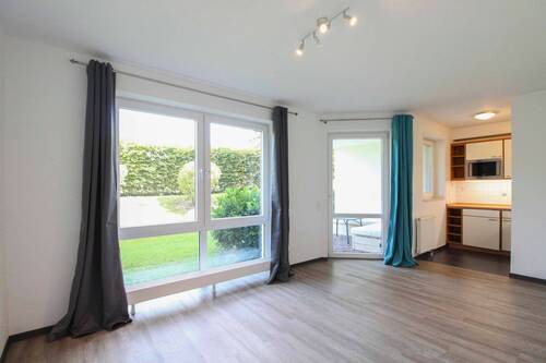 Wohnzimmer - Gepflegte Souterrainwohnung mit Terrasse und Stellplatz in ruhiger Sackgassenlage unweit vom Strand