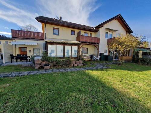 Gartenansicht - Mehrfamilienhaus mit fünf Wohnungen und einer Gewerbeeinheit in guter Lage