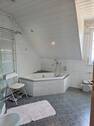 Bad / WC, mit Gaubenfenster - 