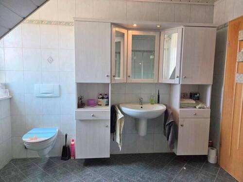 mit chicen Badmöbeln - 