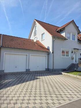 mit Doppelgarage - Doppelhaushälfte mit 179,00 m&sup2; in Teublitz zum Kaufen