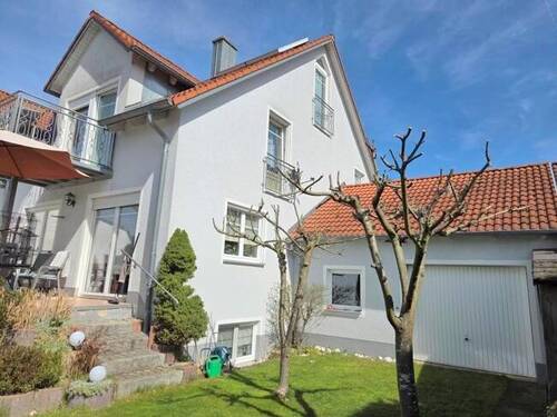 Garage, mit Tor zum Garten - 