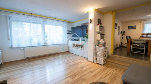 Wohnzimmer - 3 Zimmer Etagenwohnung zum Kaufen in Mainhardt / Hütten