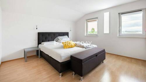 1. OG Elternschlafzimmer 1 - 